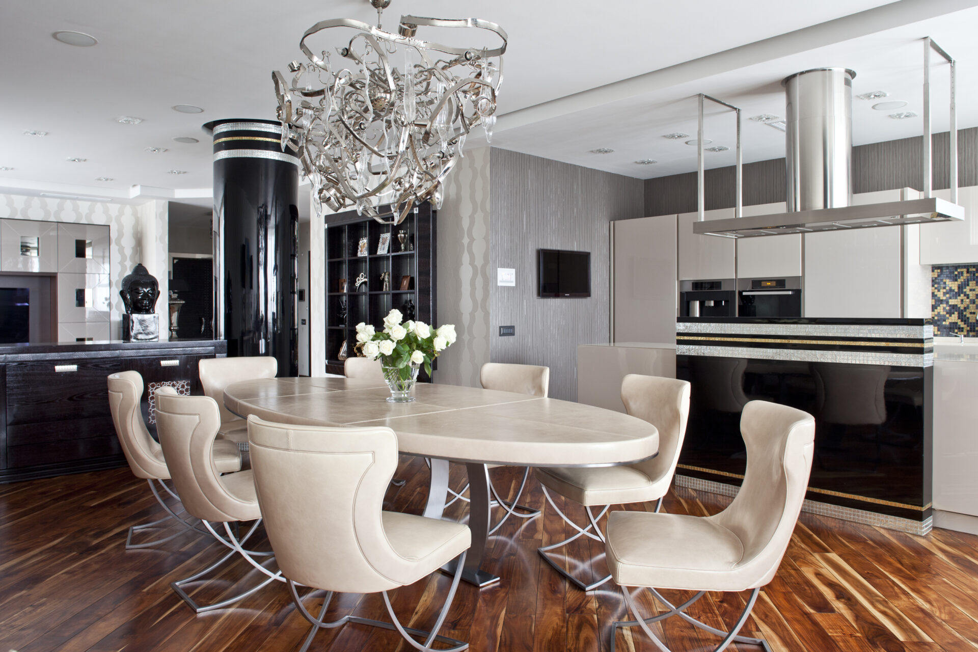 Art Deco Apartment thumbnail 3