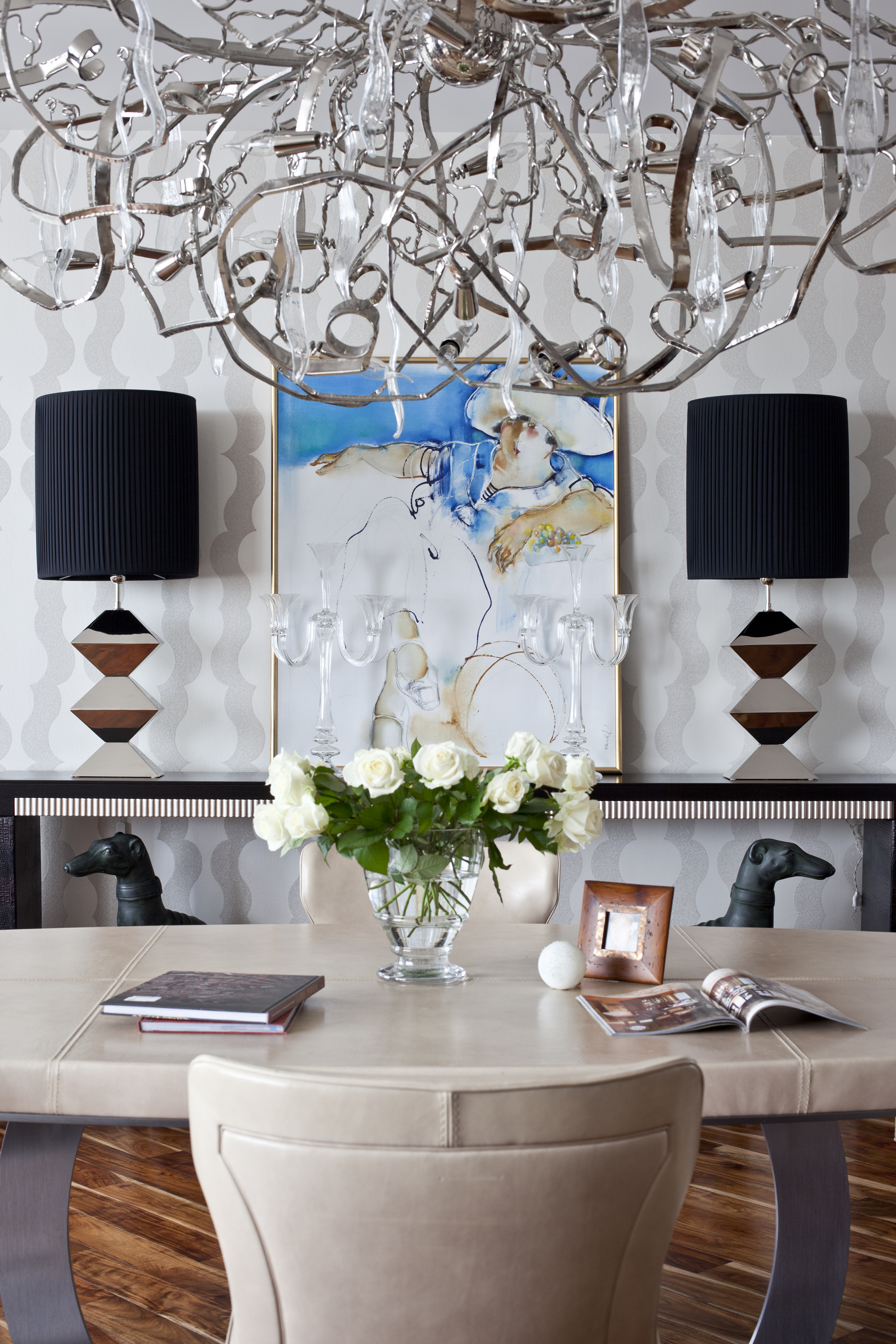 Art Deco Apartment thumbnail 4