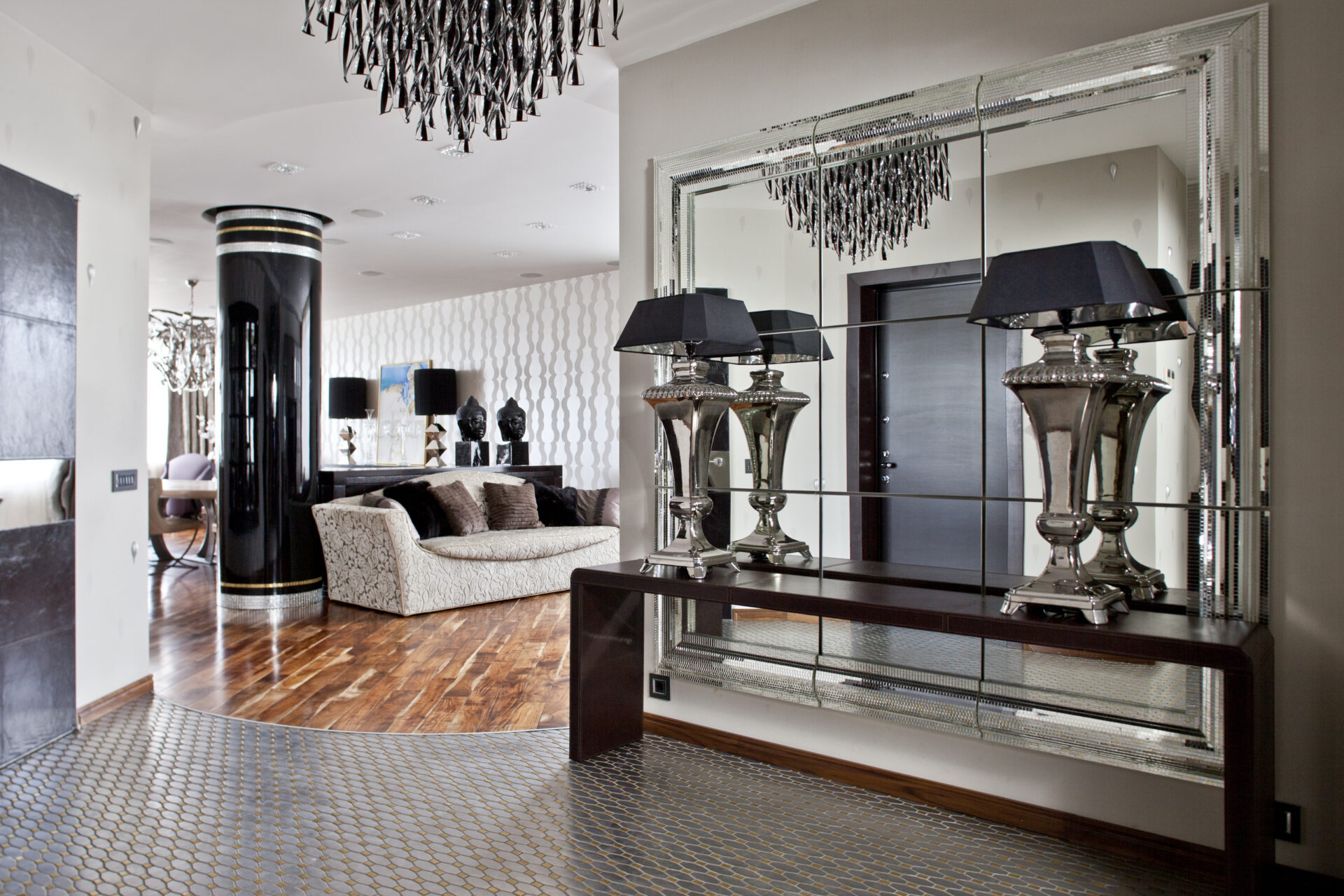 Art Deco Apartment thumbnail 9