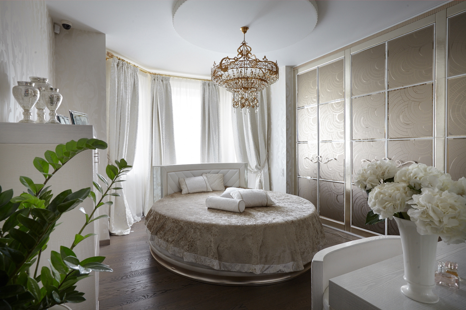 Art Deco Apartment thumbnail 10