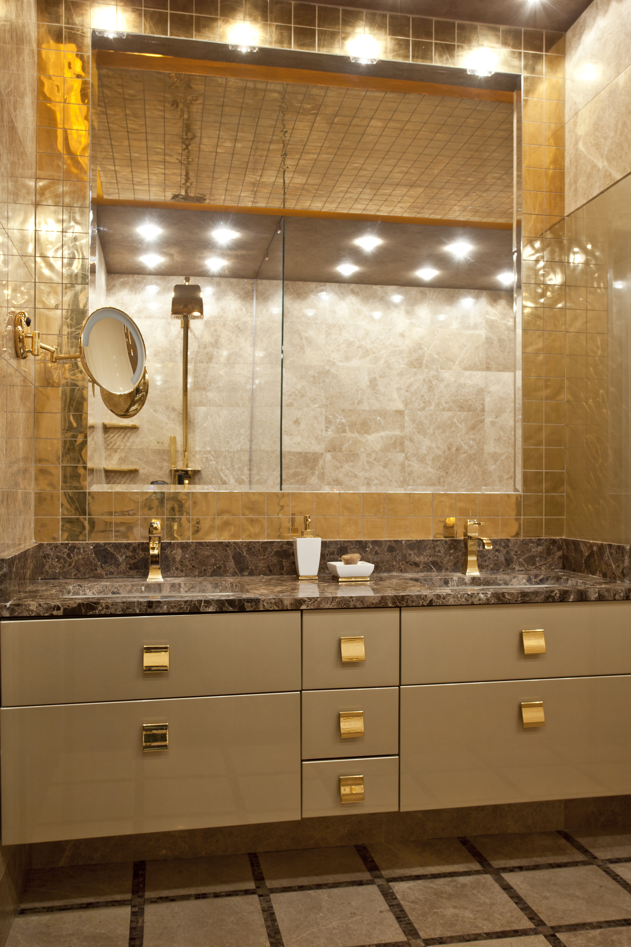 Art Deco Apartment thumbnail 12